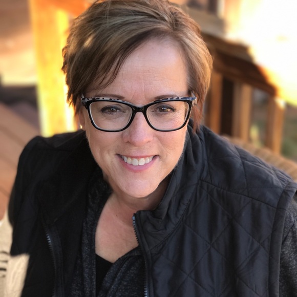 Meet your Posher, Vicki - Picture 1 of 1